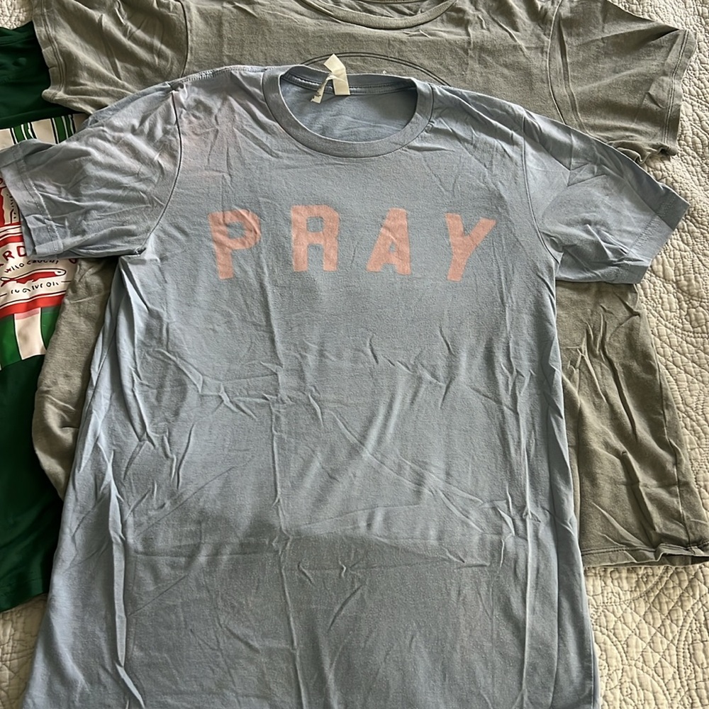 Graphic tees - Picture 3 of 7